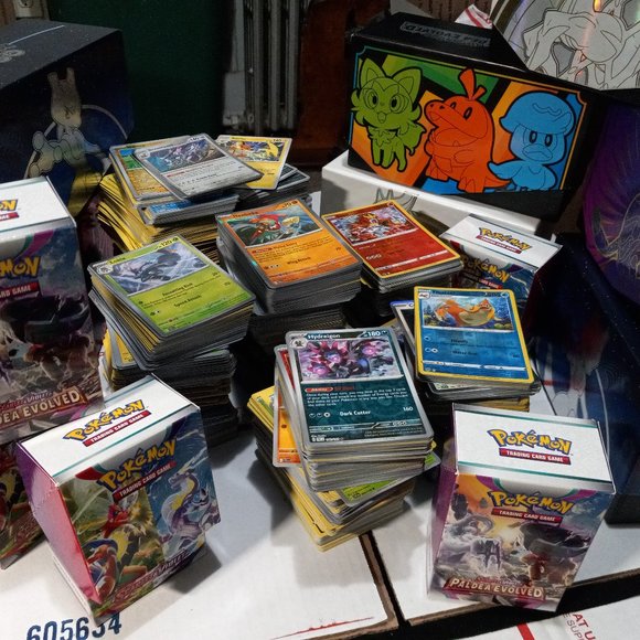 Pokemon TCG Lot - Full ETB Common/Uncommon/Rare/Holo + Reverse Holo) 500+ cards - Picture 1 of 4